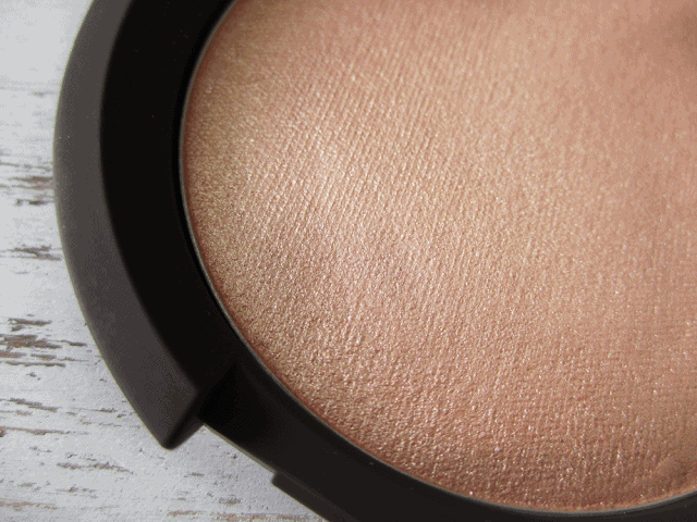 BECCA Jaclyn Hill Shimmering Skin Perfector Pressed Champagne Pop Review and Swatch BECCA Jaclyn Hill Shimmering Skin Perfector Pressed Champagne Pop Review and Swatch