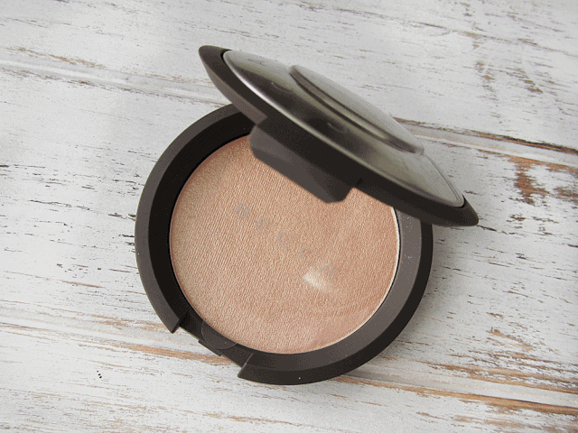 BECCA Jaclyn Hill Shimmering Skin Perfector Pressed Champagne Pop Review and Swatch BECCA Jaclyn Hill Shimmering Skin Perfector Pressed Champagne Pop Review and Swatch
