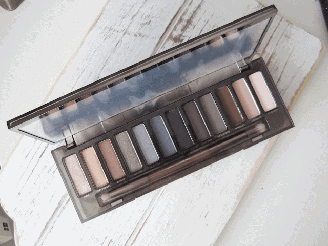 Urban Decay Naked Smoky Palette review, swatches and look Urban Decay Naked Smoky Palette review, swatches and look