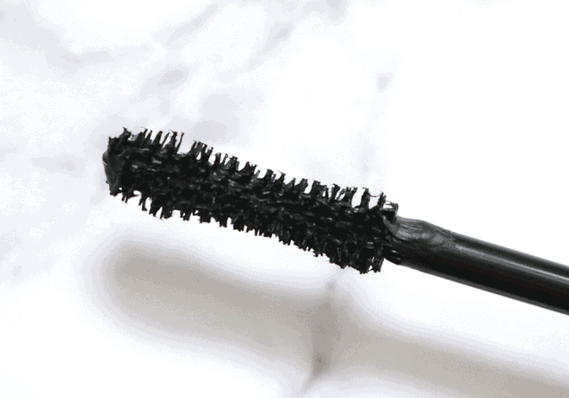 Marc Jacobs Velvet Noir Mascara Review with Before and Afters Marc Jacobs Velvet Noir Mascara Review with Before and Afters