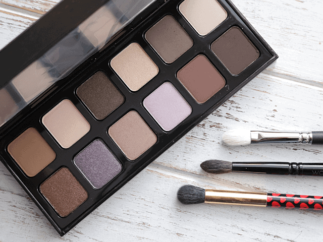 Laura Mercier Extreme Neutrals Palette Review and Swatches Laura Mercier Extreme Neutrals Palette Review and Swatches