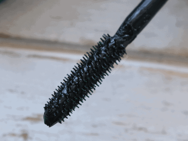 L'oreal Voluminous Feline Mascara Review with Before and After L'oreal Voluminous Feline Mascara Review with Before and After